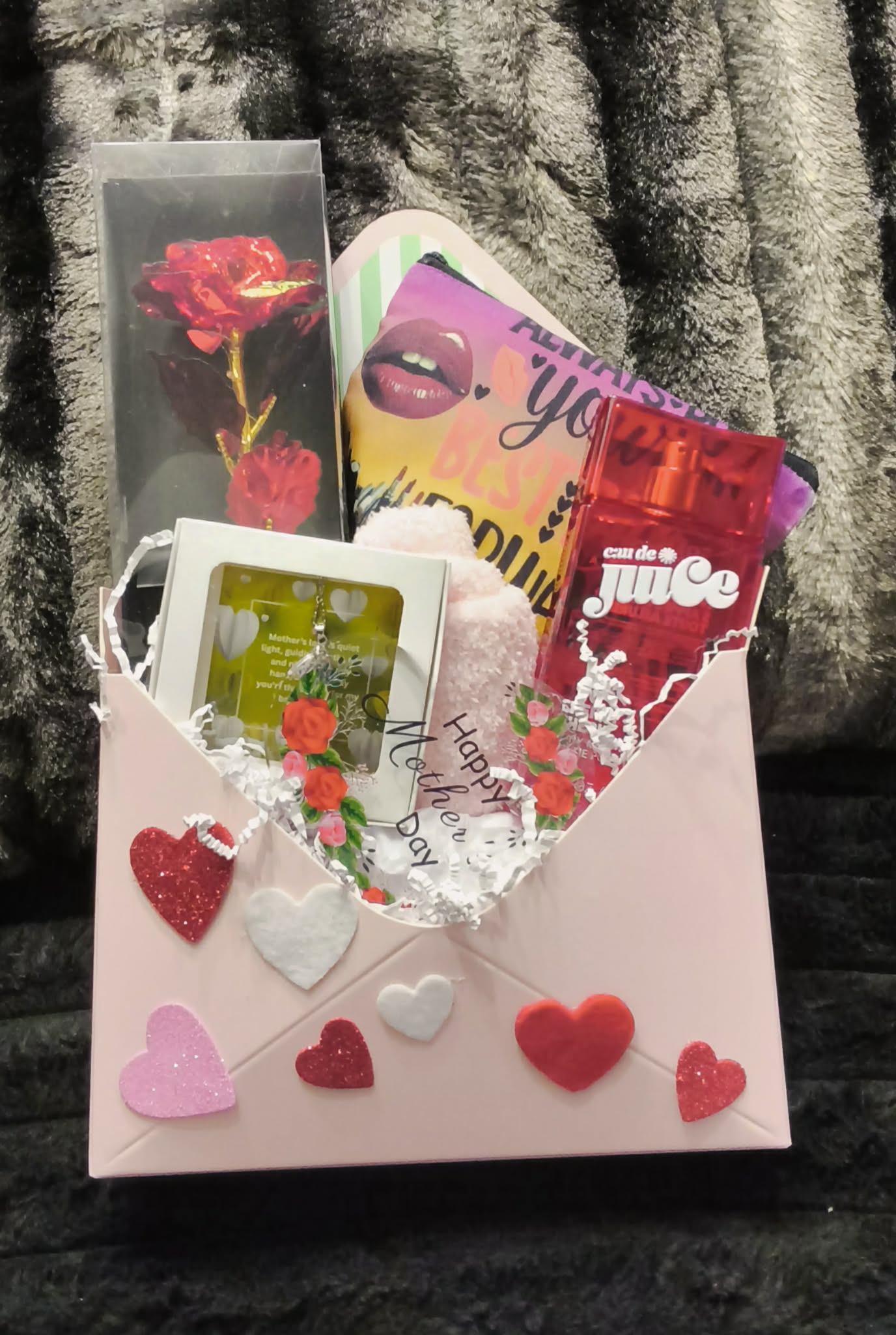 Custom-Made Gift Arrangement β Love Letter to Mom
