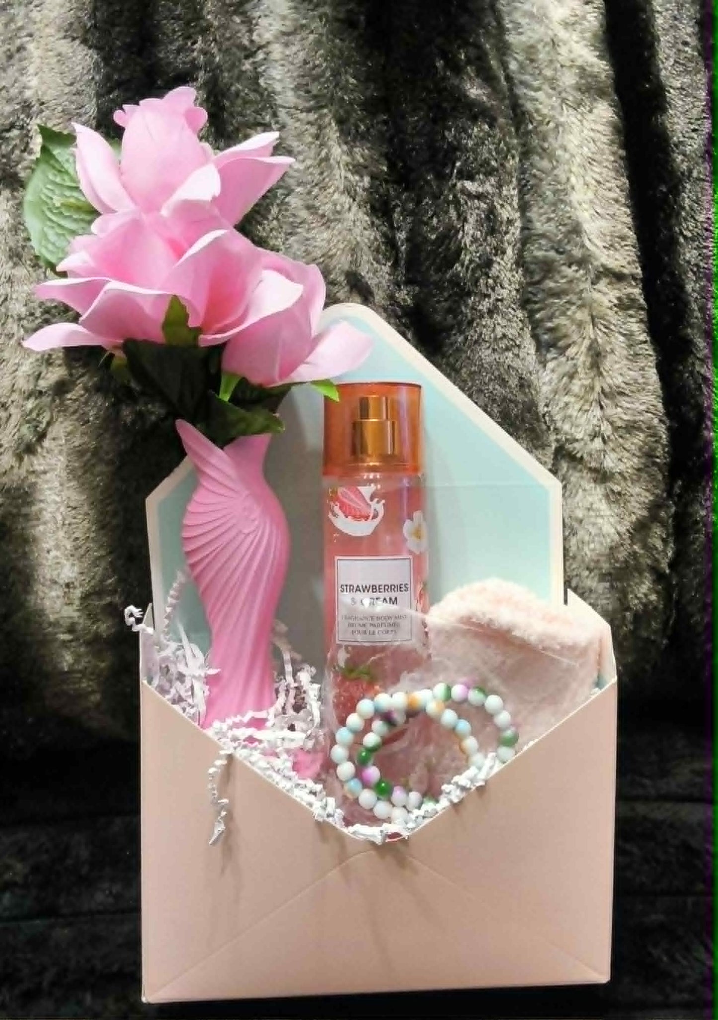 Custom-Made Gift Arrangement – Strawberries & Sunshine